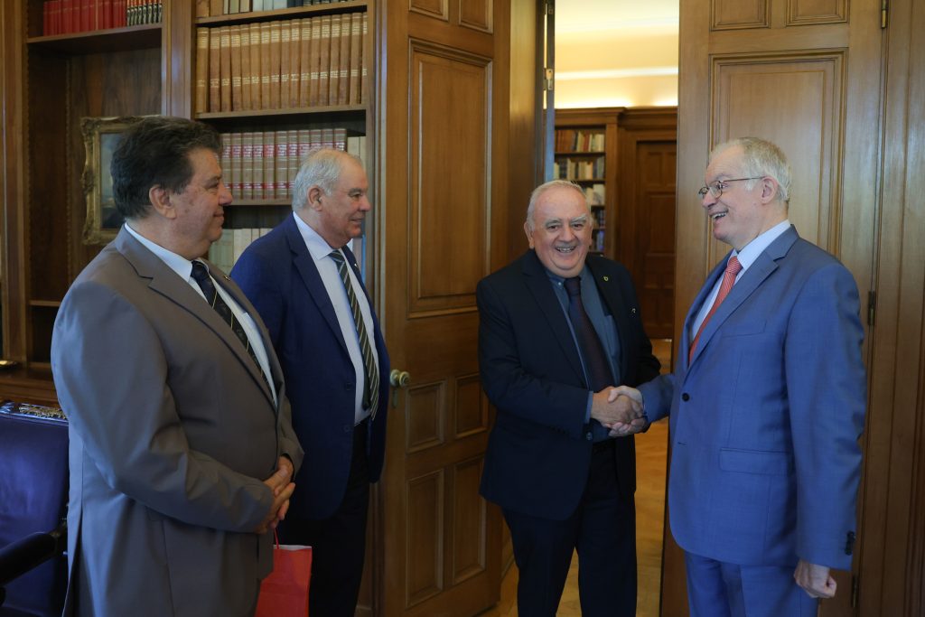 Συνάντηση του προεδρίου με απόστρατους αξιωματικούς