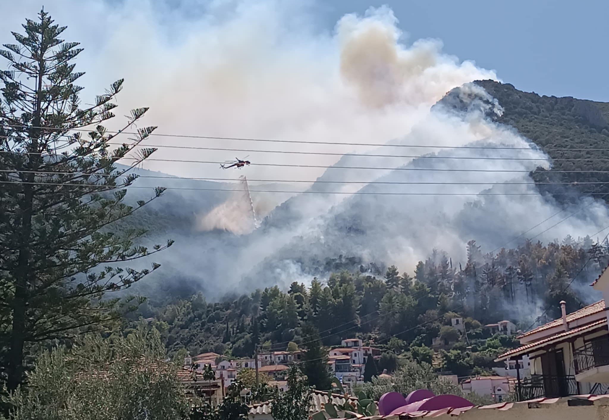 Υφεση στα πύρινα μέτωπα σε Τροιζήνα, Μεσσηνία και Πρέβεζα
