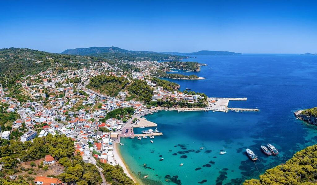 Αλόννησος: Επίθεση στον δήμαρχο από 70χρονο πολίτη – Κατέρρευσε και υπέστη εγκεφαλικό