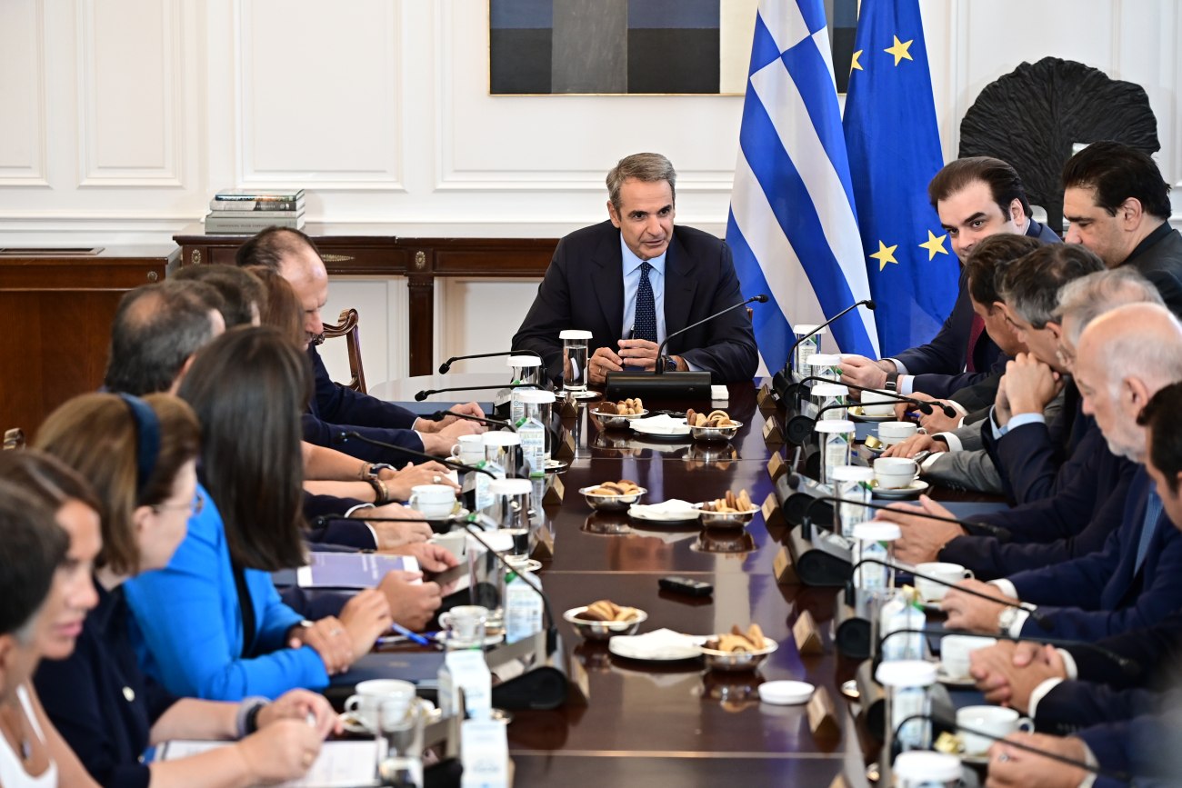 Ευχές Μητσοτάκη για βελτίωση της καθημερινότητας στο υπουργικό συμβούλιο