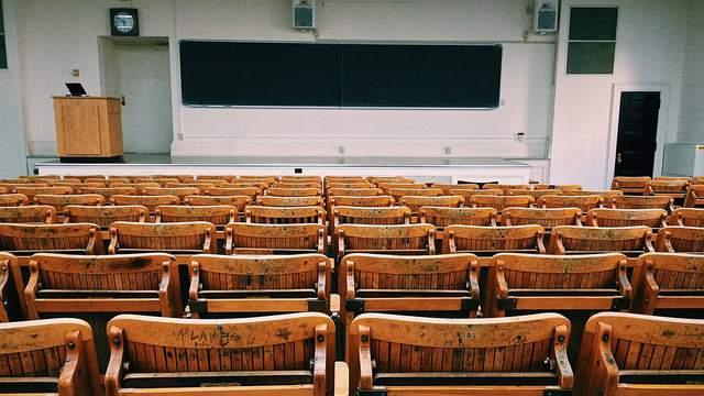 Μη κρατικά ΑΕΙ: Το υπουργείο Παιδείας χορηγεί άδειες λειτουργίας χωρίς πιστοποίηση προγραμμάτων σπουδών
