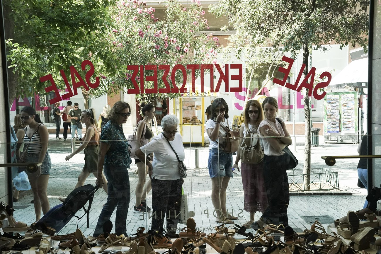 Εμπορικός Σύλλογος Αθηνών: Σημαντική πτώση τζίρου για τις περισσότερες επιχειρήσεις κατά τις θερινές εκπτώσεις
