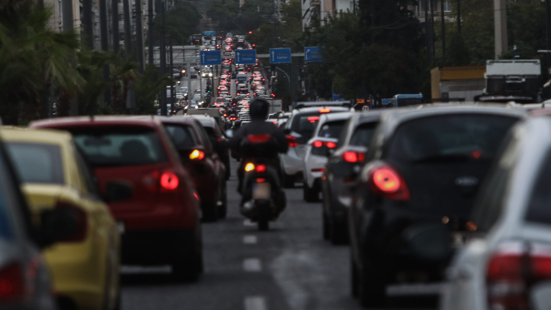 Τροχαίο στη λεωφόρο Ποσειδώνος προκαλεί καθυστερήσεις στην κυκλοφορία προς Γλυφάδα
