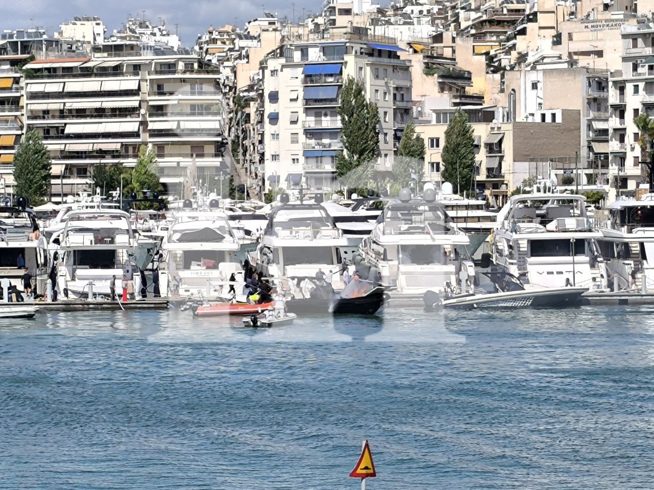 Πυρκαγιά σε ταχύπλοο σκάφος στο Πασαλιμάνι