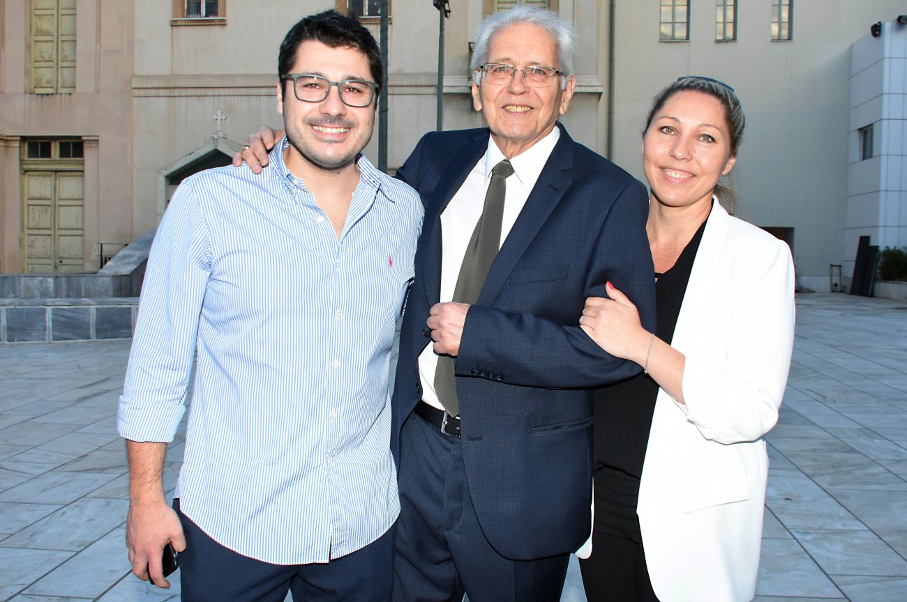 Λάμπρος Κωνσταντάρας: Συναρπαστικές αναρτήσεις για τον πατέρα του, μία εβδομάδα μετά την απώλεια