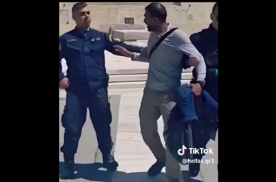 Πλεύρης: «Ο λαθρομετανάστης που προσέβαλε τους Εύζωνες στον Άγνωστο Στρατιώτη  αγνόησε τις αρχές και αξίες της Πατρίδας μας»