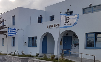 Πρωτοφανές γεγονός: Συνελήφθη όλη η υπηρεσία καθαριότητας του Δήμου Μήλου – Διαψεύδει ότι χρησιμοποιεί παράνομη χωματερή