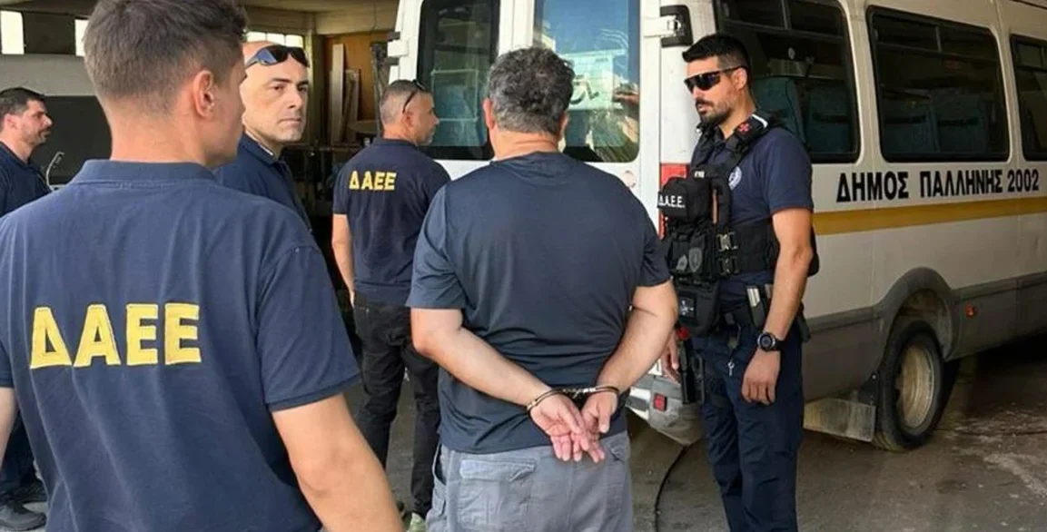 Παλλήνη: Μετέφερε παιδιά ΑΜΕΑ σε δομές και μετά έβαζε φωτιές – Νέα στοιχεία για τη δράση του 48χρονου εμπρηστή-δημοτικού υπαλλήλου
