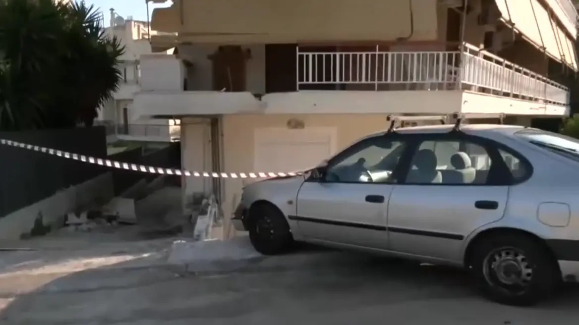 Λεωφορείο του ΟΑΣΑ προσέκρουσε σε πολυκατοικία στου Παπάγου – «Νομίσαμε ότι γίνεται σεισμός», λέει ένοικος
