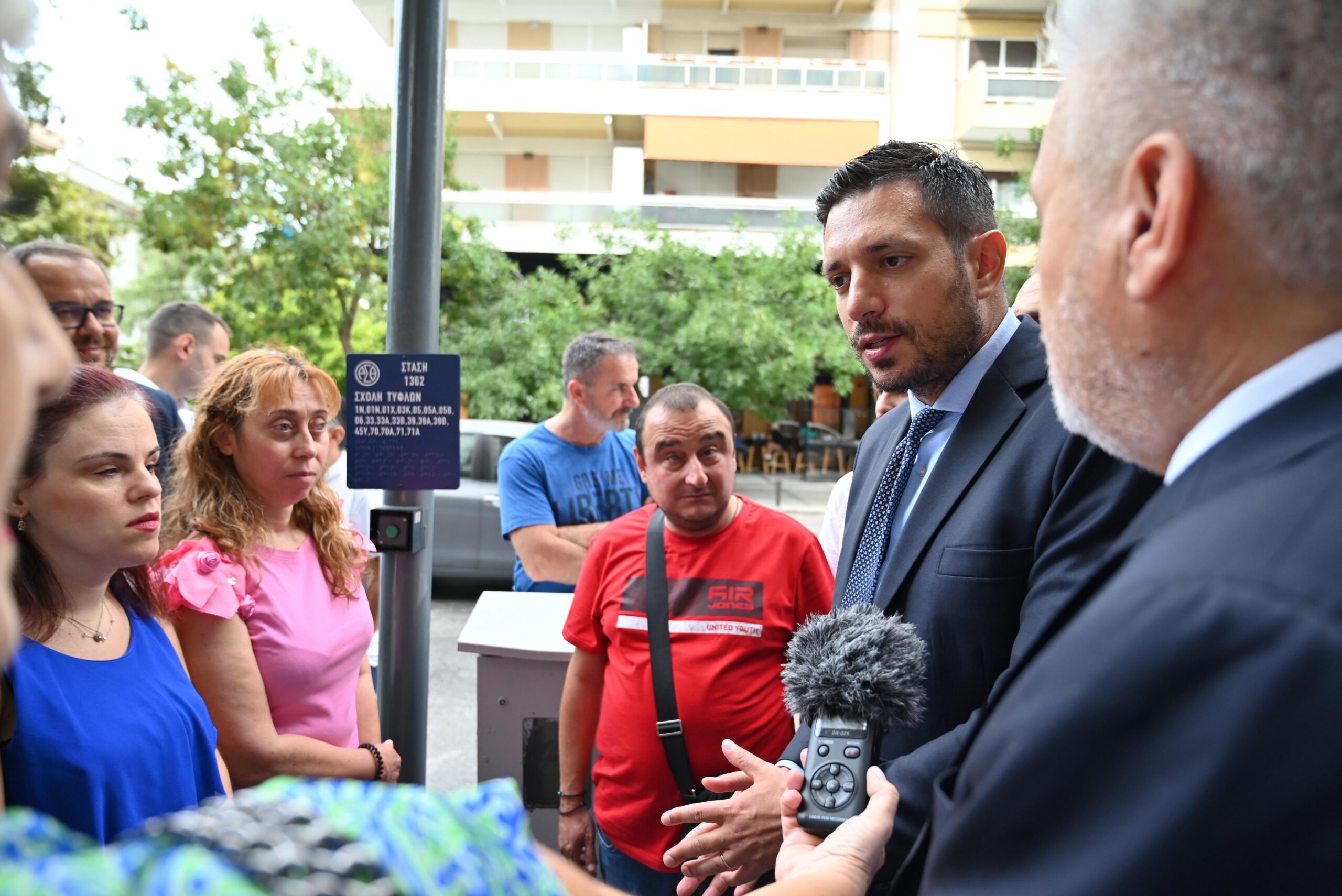 ΟΑΣΘ: Νέες πινακίδες Braille για άτομα με οπτική αναπηρία – Παρουσία του Κυρανάκη η εκδήλωση 