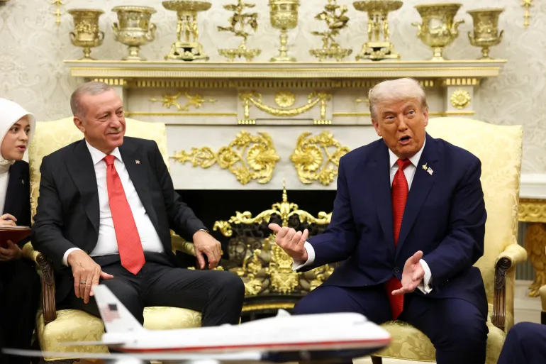 Παζάρι Τραμπ-Ερντογάν στον Λευκό Οίκο: F-35 στο τραπέζι και κυρώσεις κατά της Ρωσίας – Το μήνυμα της Αθήνας