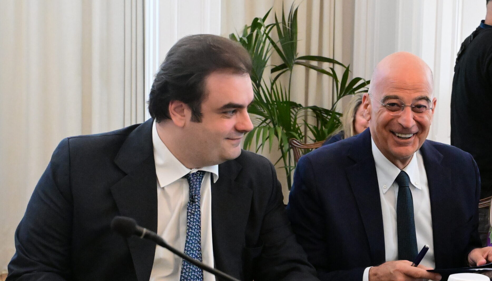 Δένδιας φαβορί για την ηγεσία της ΝΔ σε νέα δημοσκόπηση – Έπεται ο Πιερρακάκης