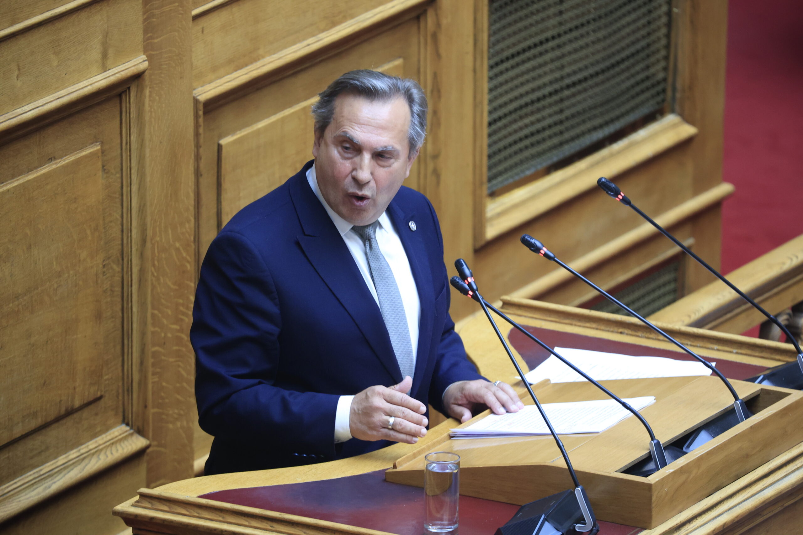 Η Νίκη αποσύρει τον Νίκο Βρεττό από την Εξεταστική του ΟΠΕΚΕΠΕ και τον παραπέμπει για διαγραφή