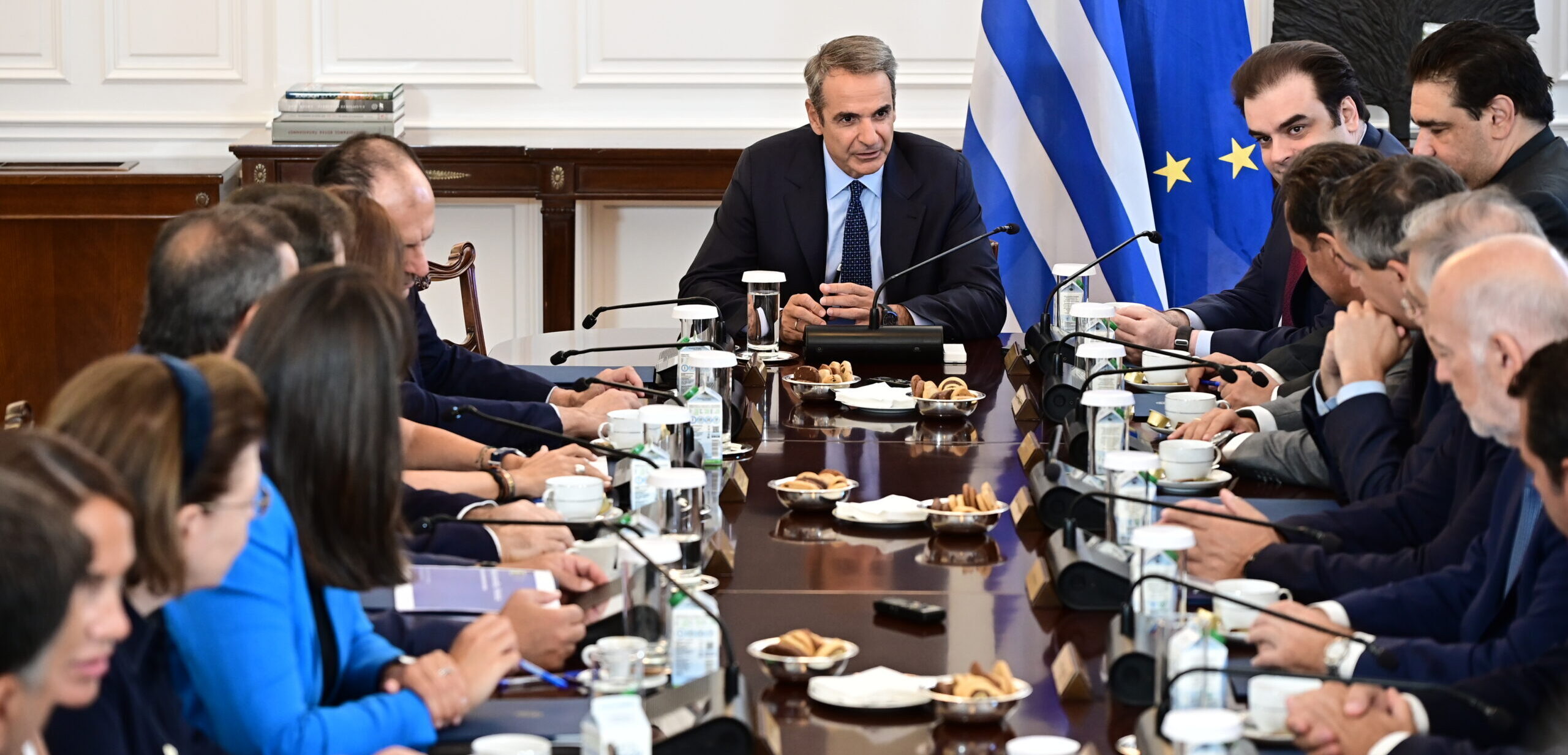 Γενικευμένη δυσαρέσκεια στο Μαξίμου με την αυξανόμενη ακρίβεια – Σαμαράς προκαλεί νέο πονοκέφαλο και ο Τσίπρας «παραμονεύει»
