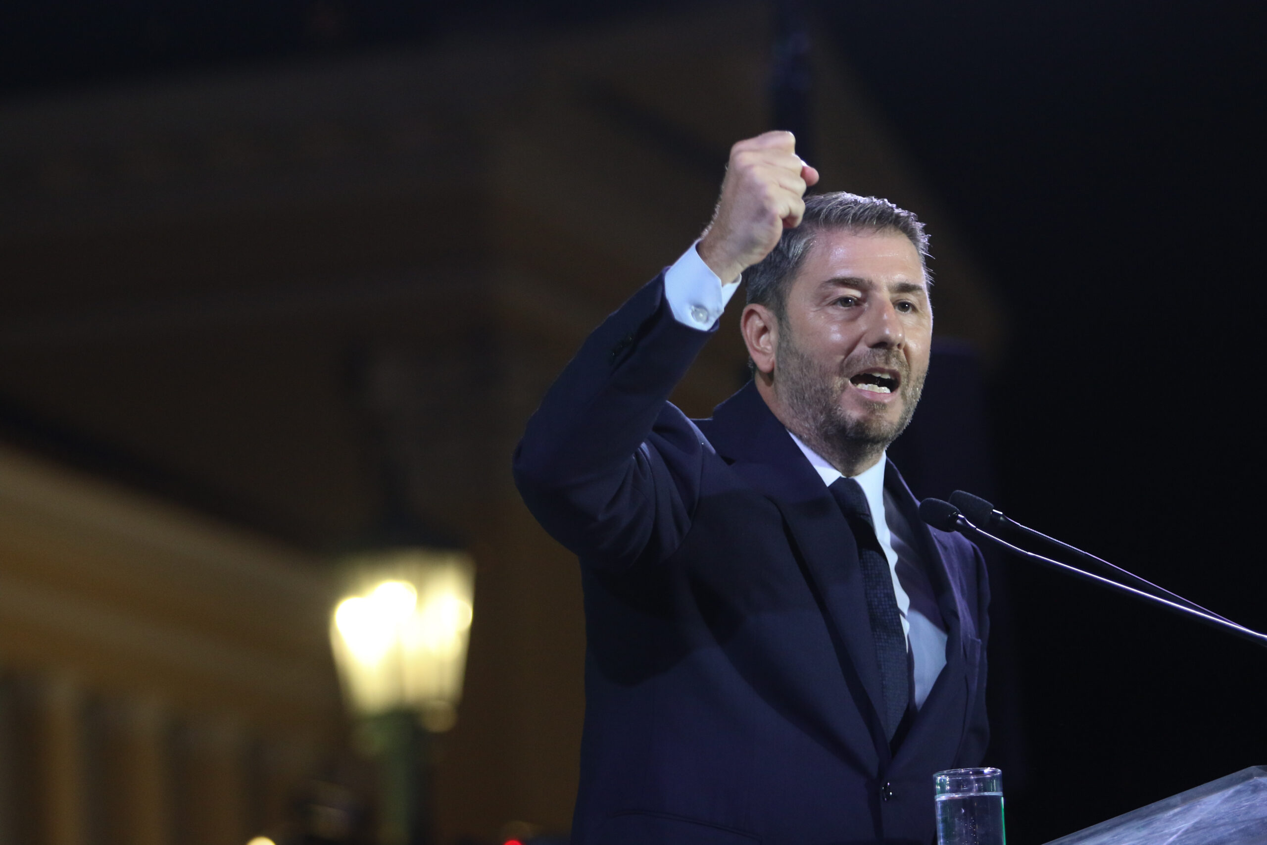 Γενέθλια με… χλιαρό χειροκρότημα στο ΠΑΣΟΚ