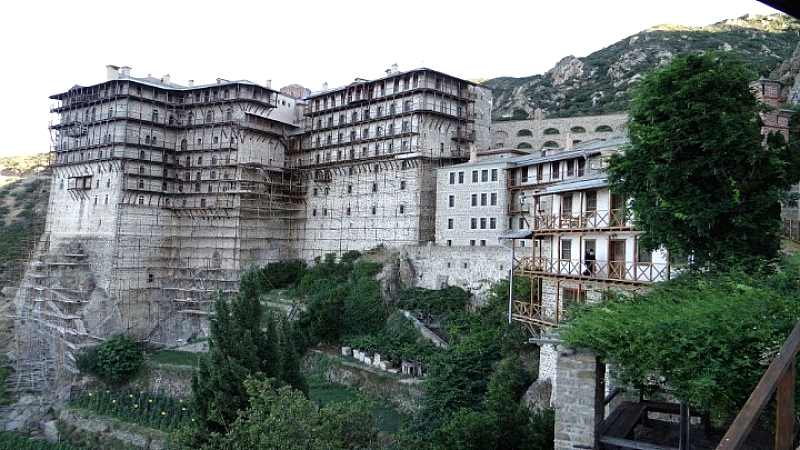 Με σεβασμό και αναγνώριση: Ετάφη ο πρώην ηγούμενος της Μονής Ιβήρων Βασίλειος στο Άγιον Όρος