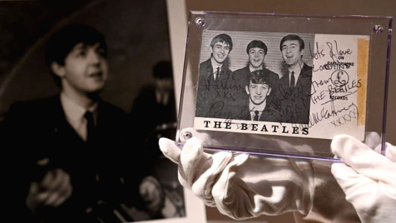 Σπάνιο βιβλίο με αυτόγραφα των Beatles και Rolling Stones πωλείται σε δημοπρασία
