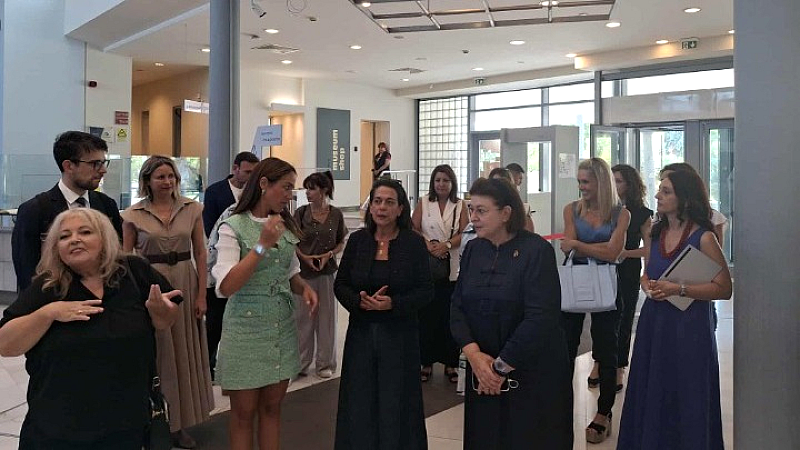 Διαδραστική ξενάγηση στο Αρχαιολογικό Μουσείο Θεσσαλονίκης μέσω της Νοηματικής Γλώσσας