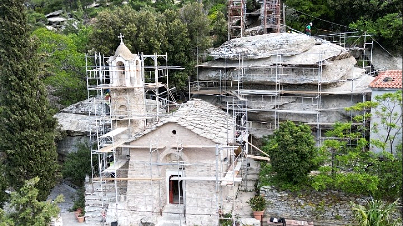 Επίσκεψη της Λίνας Μενδώνη στην Ικαρία: Εγκαίνια της αποκατεστημένης Μονής Οσίας Θεοκτίστης
