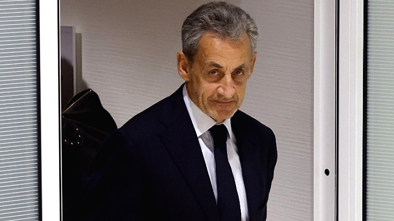 Γαλλία: Ο Σαρκοζί αποκλείει κάθε ελπίδα για απονομή χάριτος από τον Μακρόν και επισημαίνει την ανάγκη αναγνώρισης της εντιμότητάς του
