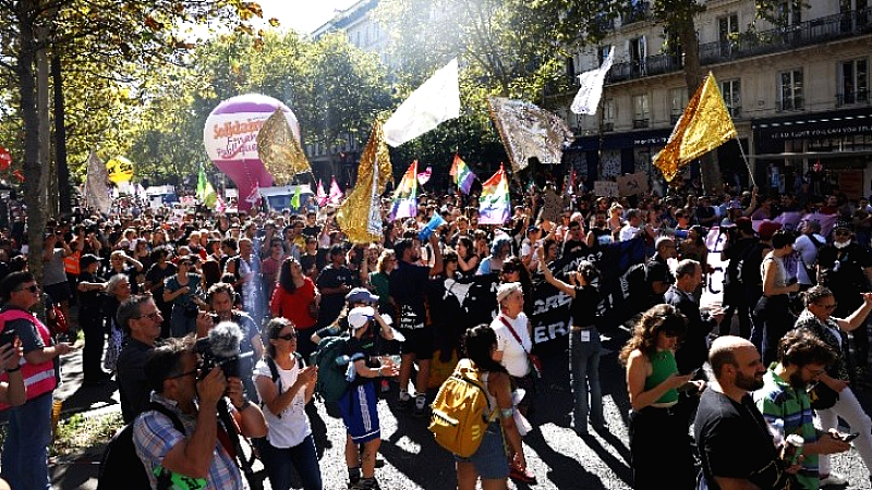 Γαλλία: Εντυπωσιακή συμμετοχή άνω του ενός εκατομμυρίου διαδηλωτών κατά της λιτότητας