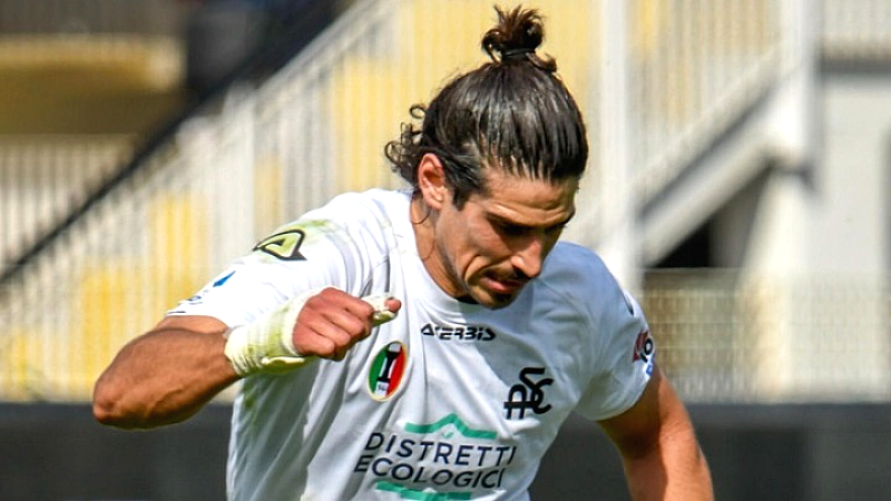 Νικολάου: «Στοχεύω στην επιστροφή μου στη Serie A με την Μπάρι»