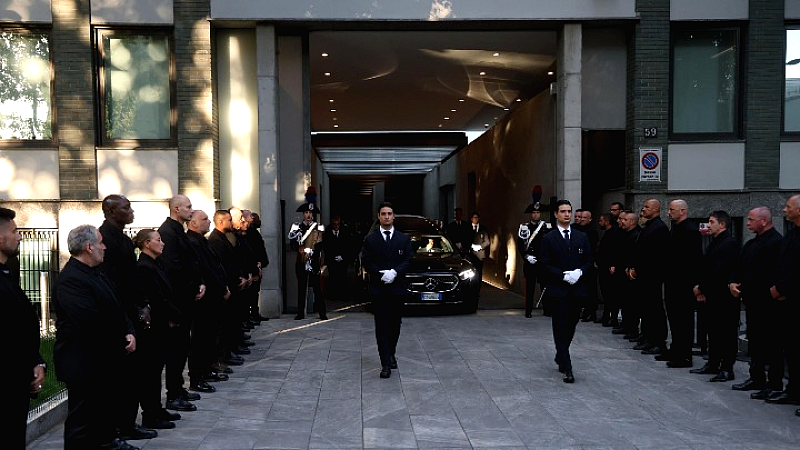 Η τελευταία αποχαιρετιστήρια τελετή του Τζόρτζιο Αρμάνι στη Ριβάλτα της βόρειας Ιταλίας