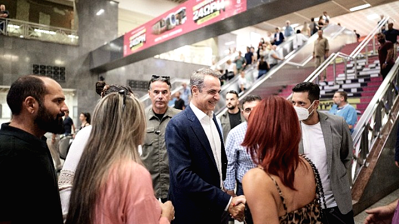 Επίσκεψη του πρωθυπουργού στον σταθμό του Μετρό στο Σύνταγμα πριν την 24ωρη λειτουργία κάθε Σάββατο