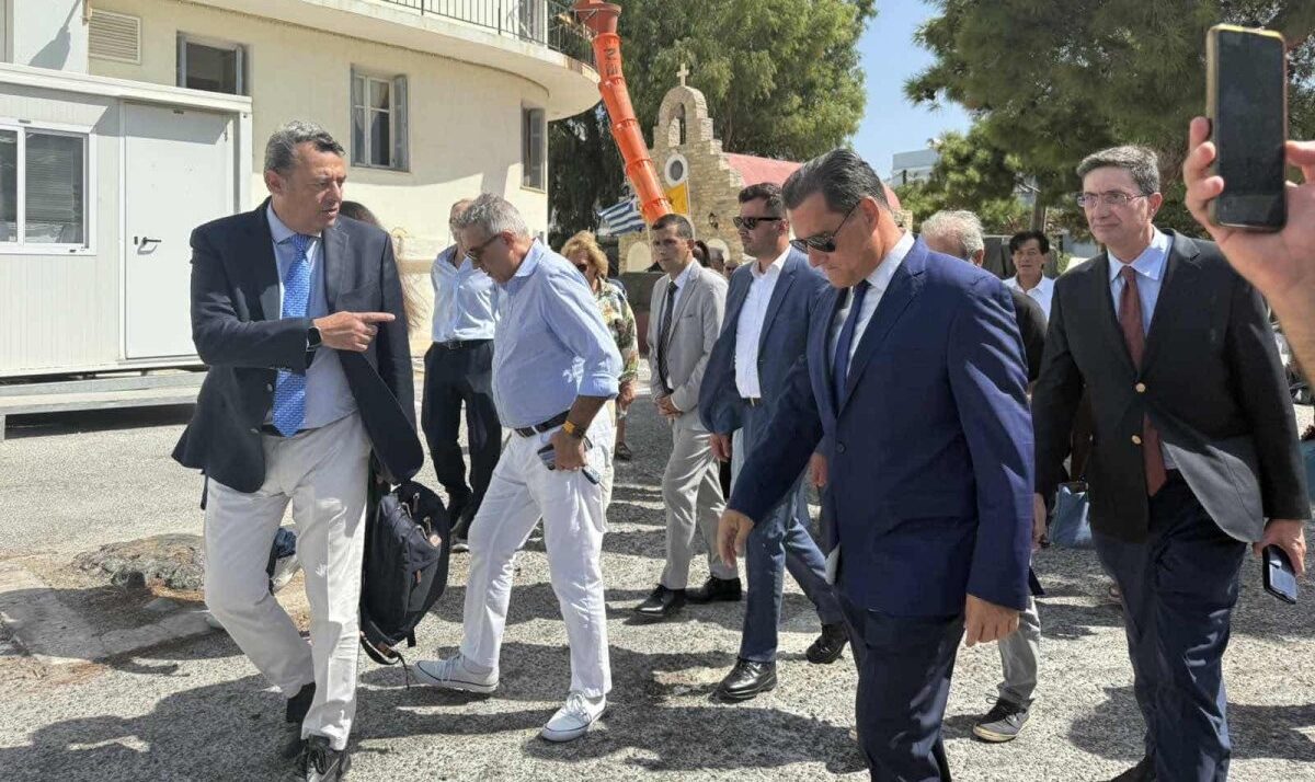‘Αδωνις για την επίσκεψη στη Σύρο: «Εμείς κάνουμε όλα τα σπουδαία και οι Ακροαριστεροί άρχισαν τις φωνές – Δεν μας πτοούν οι ασήμαντοι»