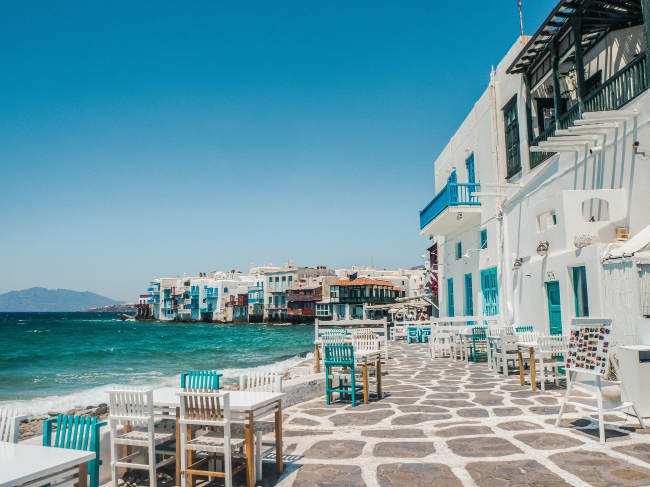 Δασικές πυρκαγιές, υπερτουρισμός και λειψυδρία: προκλήσεις για τον τουρισμό στα ελληνικά νησιά