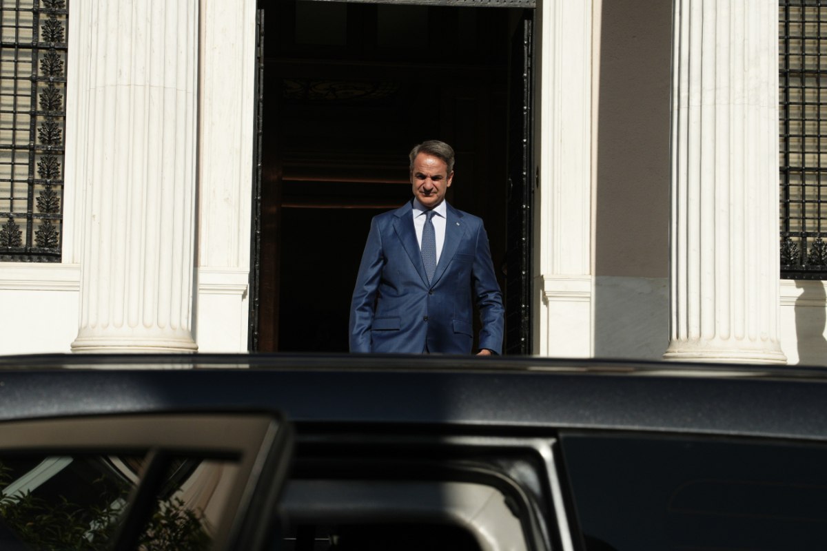 Βαθιά ρήγματα στην κυβερνητική πολιτική: η απομάκρυνση από την κοινωνία δεν γεφυρώνεται με παροχές