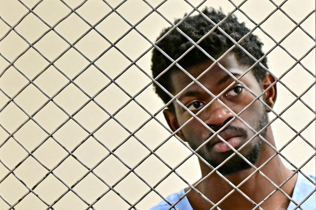 Λύγισε ο πατέρας του Lil Nas X: Δεν άντεξα όταν είδα το παιδί μου πίσω από τα κάγκελα