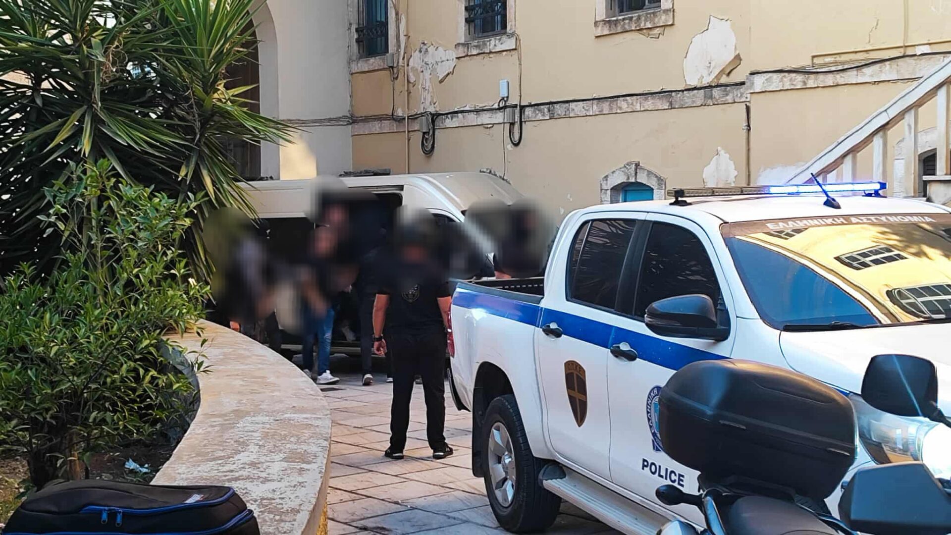 Κρήτη: Προθεσμία απολογίας για τους συλληφθέντες σε υπόθεση εγκληματικής οργάνωσης – Δικογραφία 8.000 σελίδων
