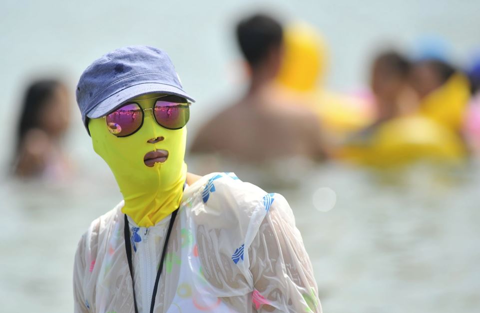 Facekini: η νέα τάση μόδας στην Κίνα που αποδοκιμάζεται από το Κομμουνιστικό Κόμμα
