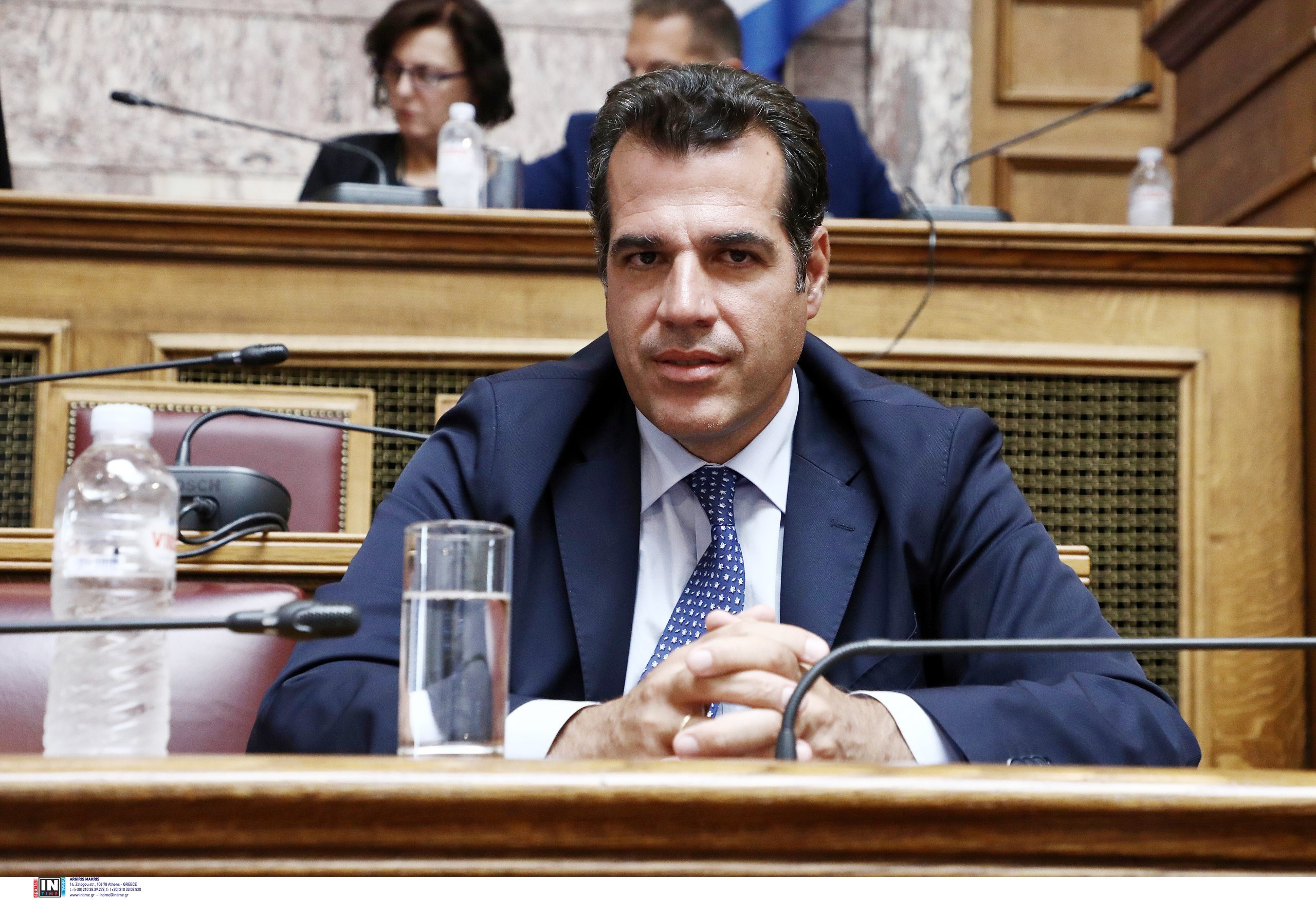 Κίνδυνοι για τους νόμιμους μετανάστες από το νέο νομοσχέδιο Πλεύρη