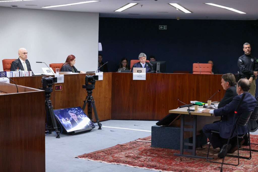 Βραζιλία: Ο Μπολσονάρο αντιμετωπίζει κατηγορίες για απόπειρα πραξικοπήματος, με ποινές έως 43 χρόνια κάθειρξης