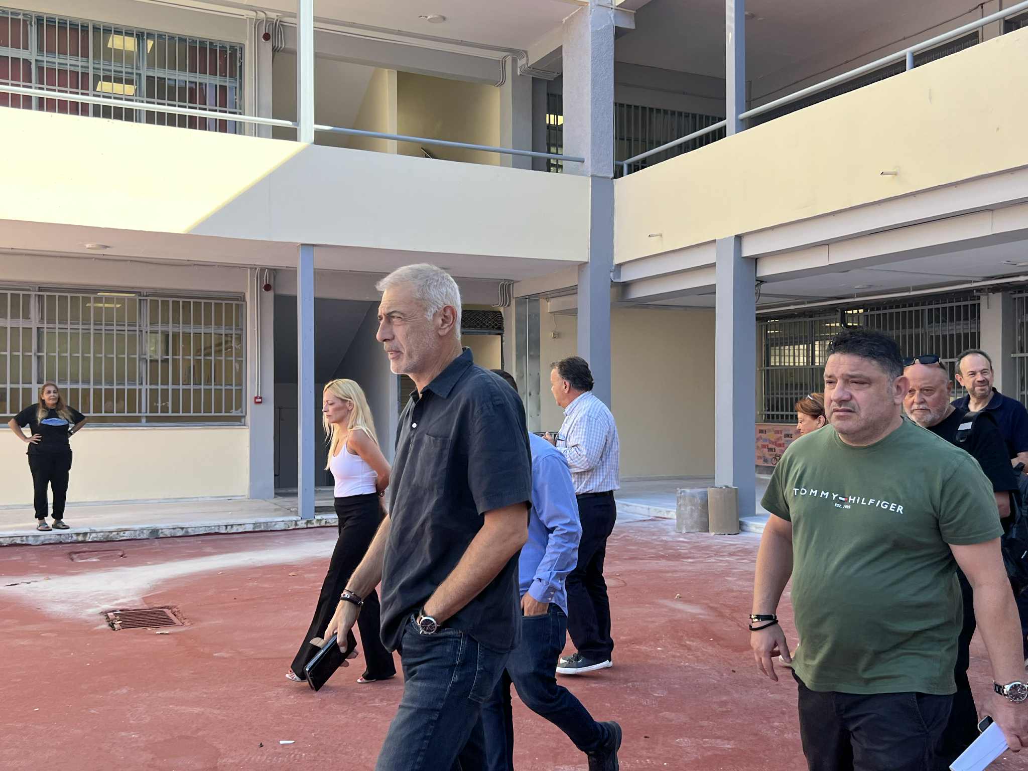 Επιθεώρηση σχολείων από τον δήμαρχο Πειραιά, Γιάννη Μώραλη