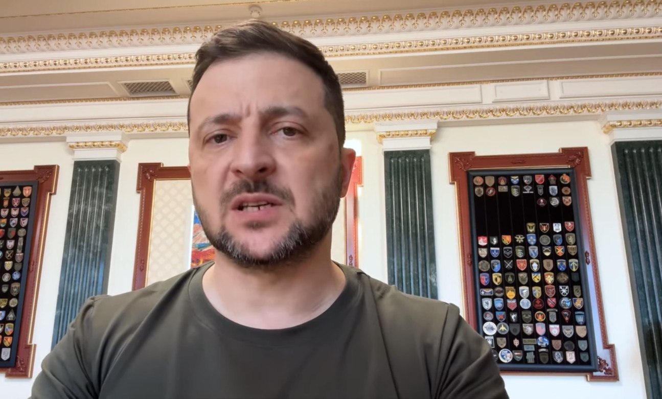 Ουκρανία: Η Ρωσία αυξάνει τη στρατιωτική της παρουσία και συνεχίζει τις επιδρομές, αναφέρει ο Ζελένσκι