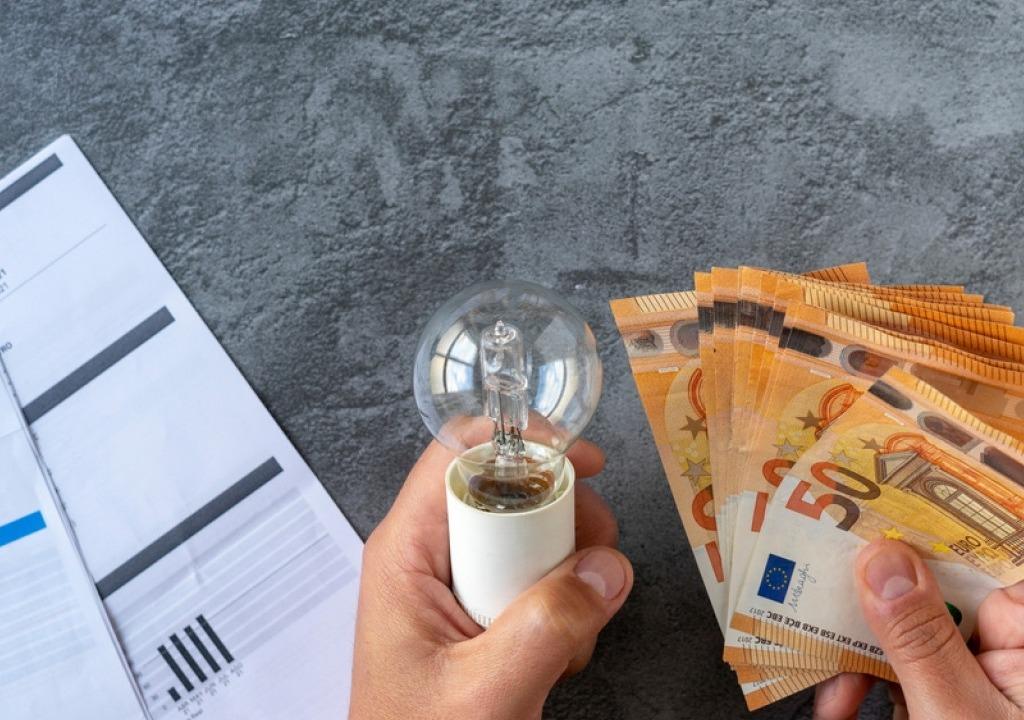Μείωση 14,5% στα τιμολόγια ηλεκτρικής ενέργειας της ΔΕΗ για τον Σεπτέμβριο