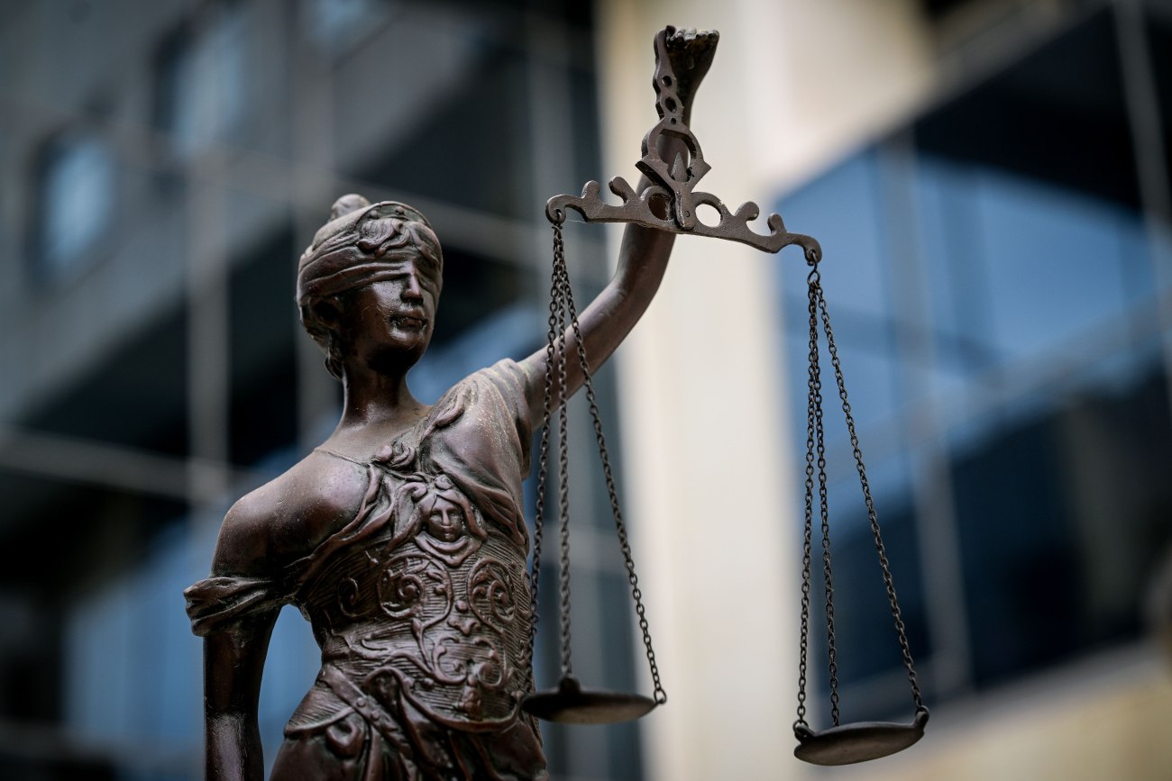 Όχι στην υποβάθμιση της νομικής: προσφυγή από τους δικηγόρους κατά των μη κρατικών πανεπιστημίων