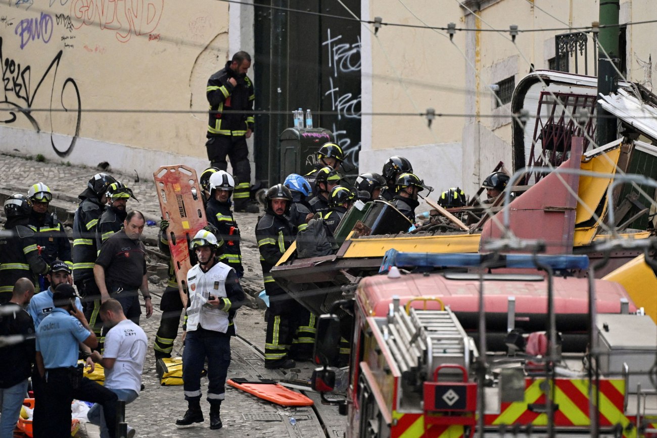 Η Λισαβόνα πενθεί: 15 νεκροί και 23 τραυματίες από τον εκτροχιασμό του τραμ
