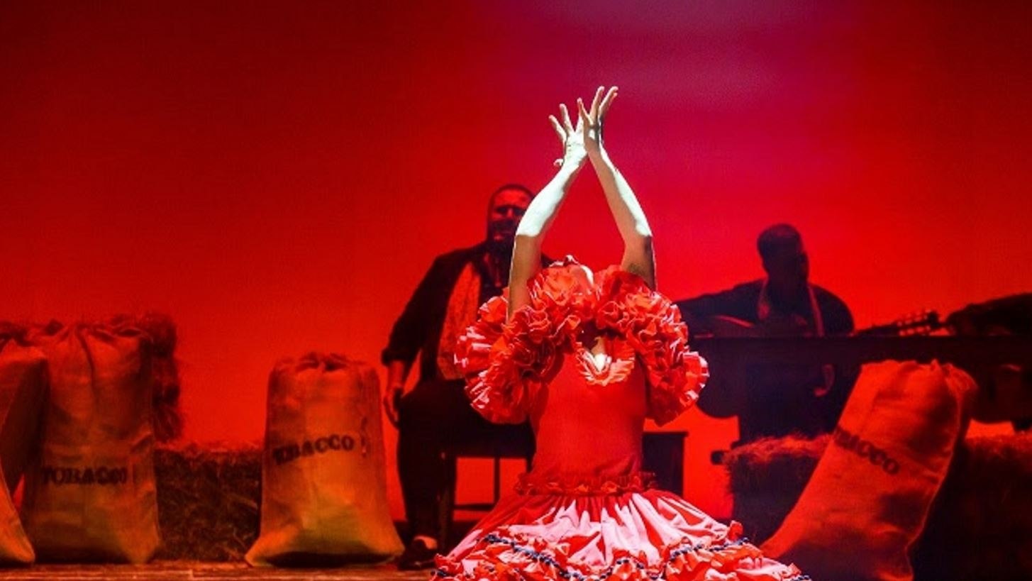 Πάθος και διαχρονικά διλήμματα: Το Barcelona Flamenco Ballet φέρνει τη διαφορετική εκδοχή της Κάρμεν