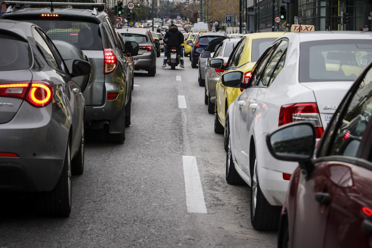 Ατύχημα στη λεωφόρο Συγγρού με σχολικό λεωφορείο – μόνο ο οδηγός επιβαίνων