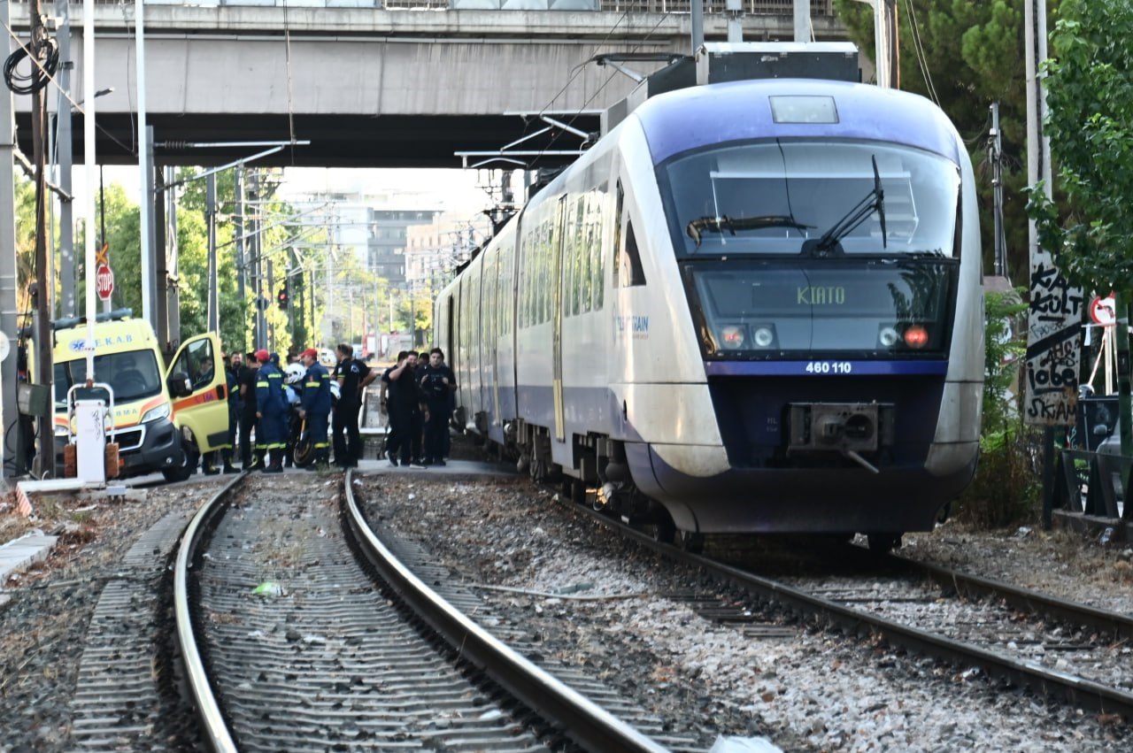 Σφοδρές επικρίσεις από την αντιπολίτευση προς την κυβέρνηση και τον ΟΣΕ για το θανατηφόρο δυστύχημα με τον Προαστιακό