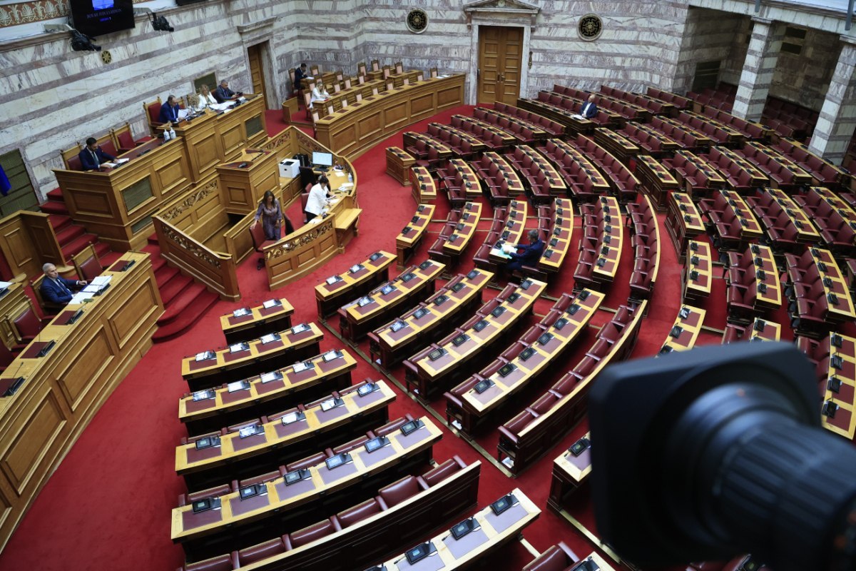 Σφοδρή κριτική από την αντιπολίτευση στην κυβέρνηση για την ακρίβεια και τη φορολογία