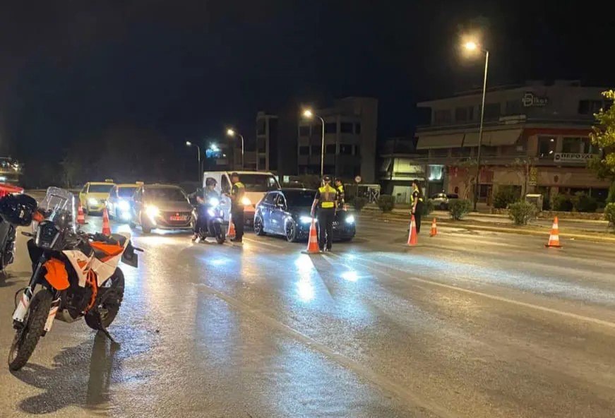 Εντατικοί έλεγχοι της τροχαίας: Τρεις συλλήψεις και 173 πρόστιμα για οδήγηση υπό την επήρεια αλκοόλ στην Αττική