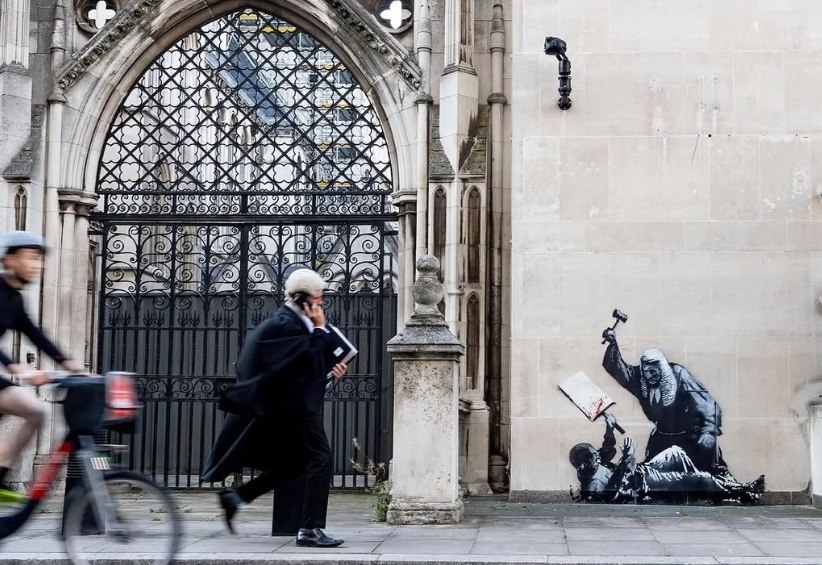 Η νέα δημιουργία του Banksy ενδέχεται να αποκαλύψει την ταυτότητά του; Τι ερευνούν οι αρχές