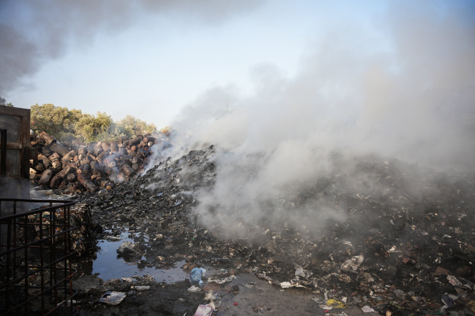 Φωτιά σε επιχείρηση στον Βόλο: Μήνυμα του 112 για τους καπνούς