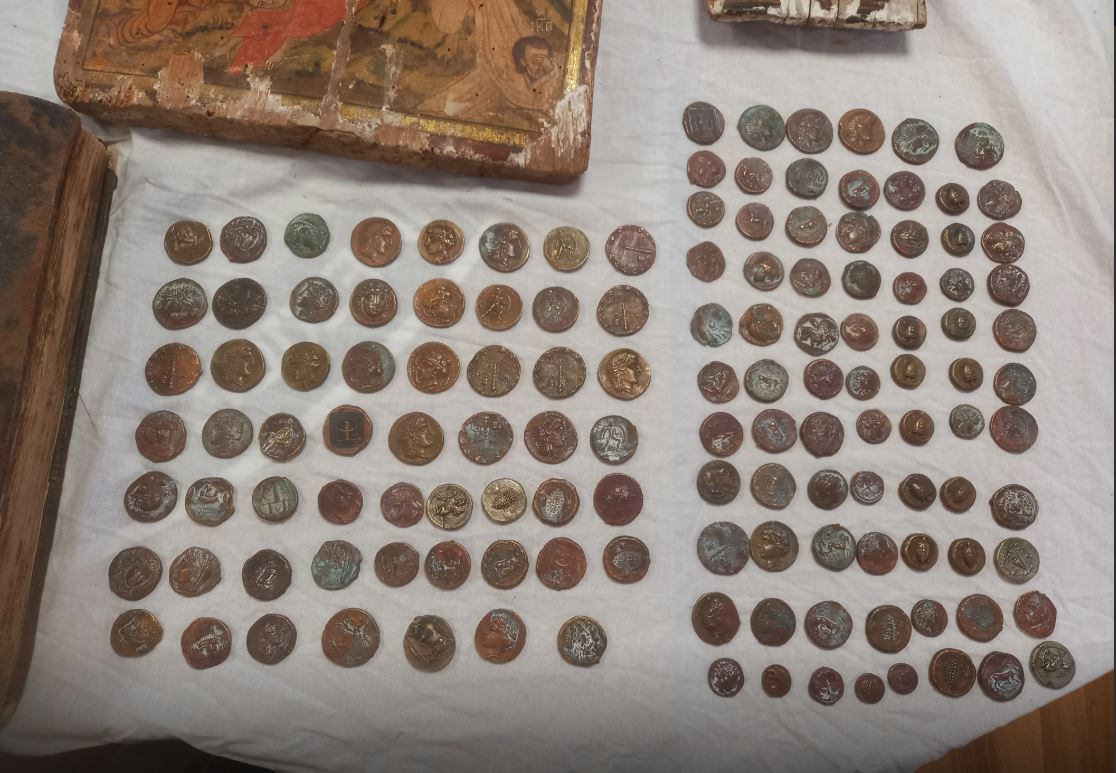 Καλάβρυτα: Ανακαλύψεις για το κύκλωμα αρχαιοκαπηλίας με τη συμμετοχή μοναχών