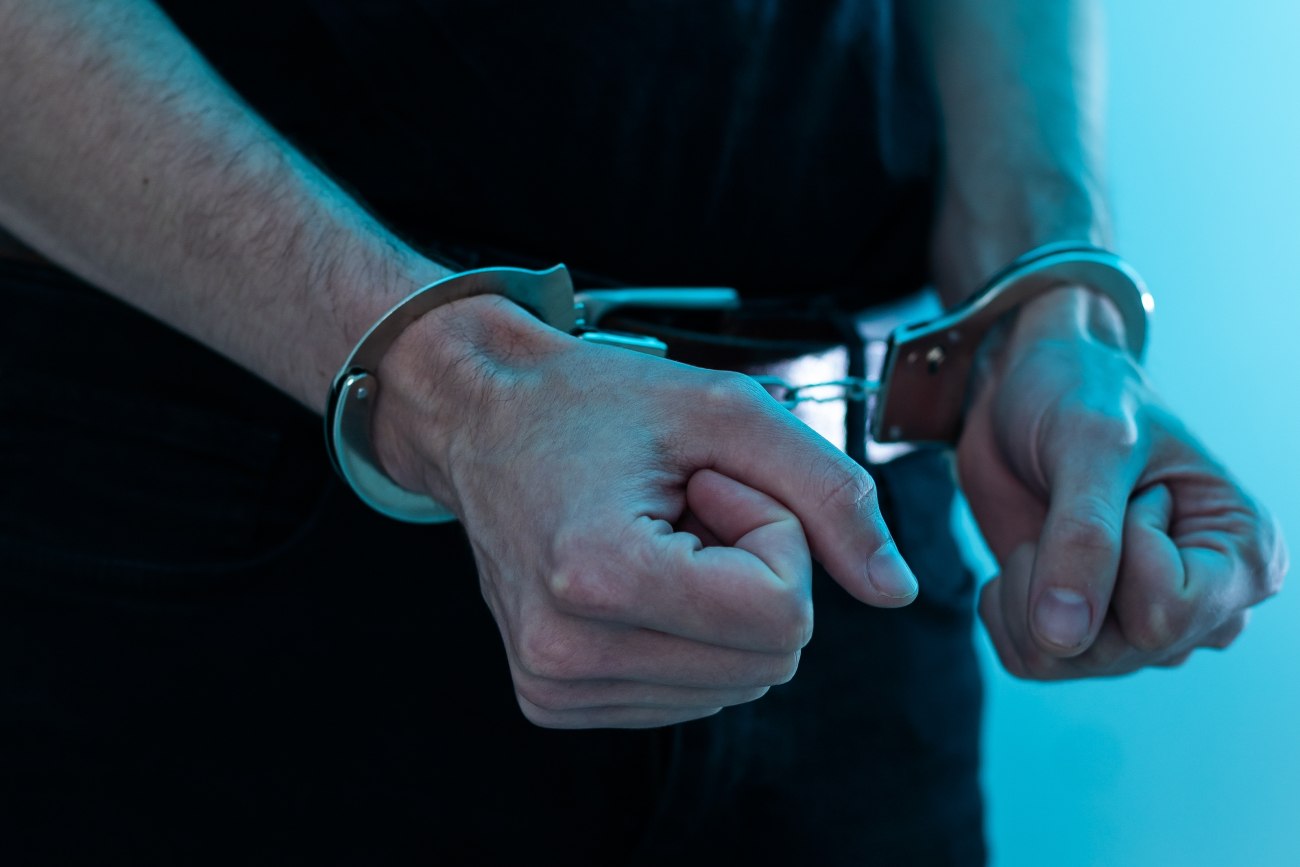 Αποκαλύψεις για τον 42χρονο παραγωγό πορνογραφικών ταινιών που συνελήφθη για βιασμό και εμπορία ανθρώπων